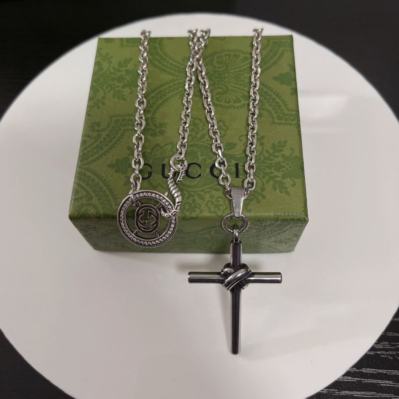 G*u*i necklaces
